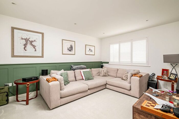 4 Bedroom Detached House For Sale In Clifton, Shefford, SG17