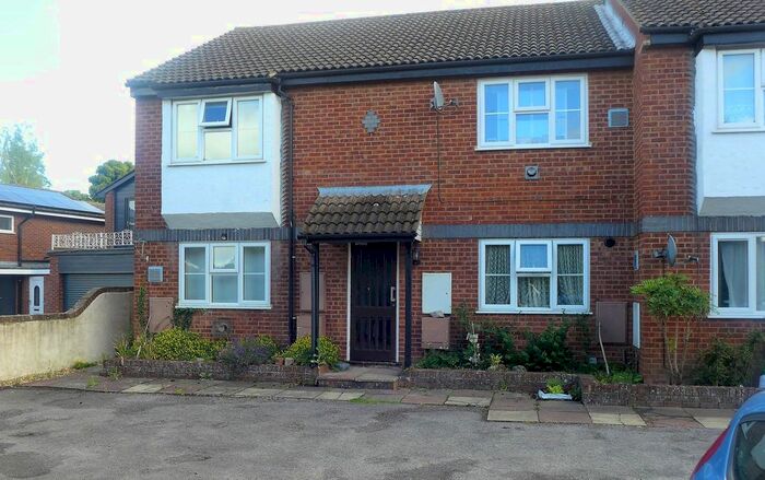 1 Bedroom Flat To Rent In Staddle Stones, New Road, HP27
