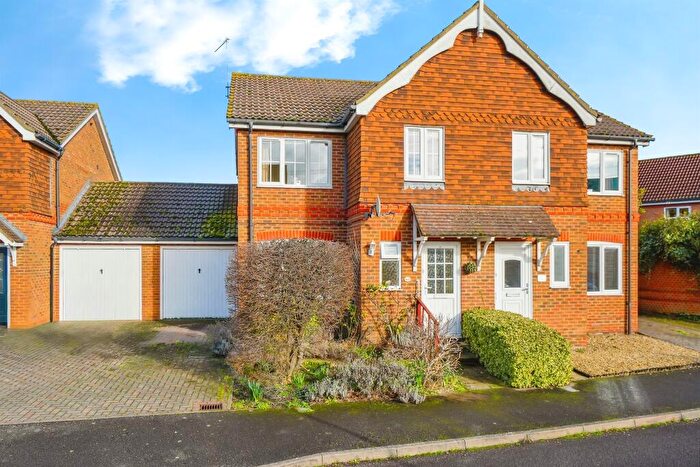 3 Bedroom Semi-Detached House For Sale In Rawthey Avenue, Didcot, OX11