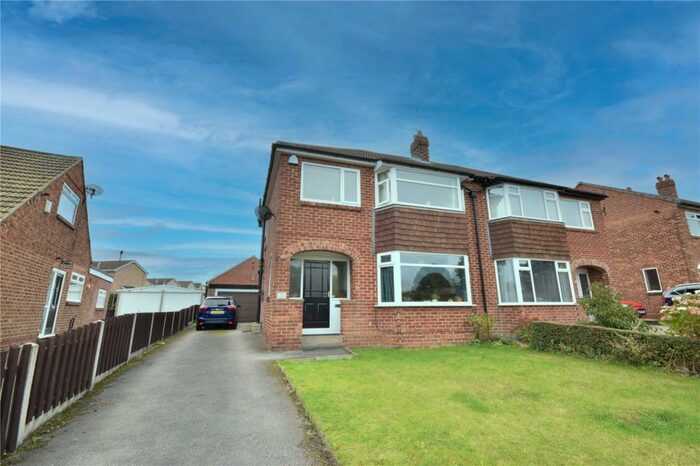 4 Bedroom Semi-Detached House To Rent In Laith Close, Springbank Road, Farsley, Pudsey, LS28