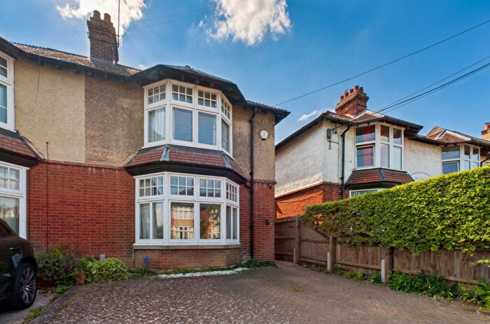 4 Bedroom Semi-Detached House For Sale In Highworth Avenue, Cambridge, Cambridgeshire, CB4