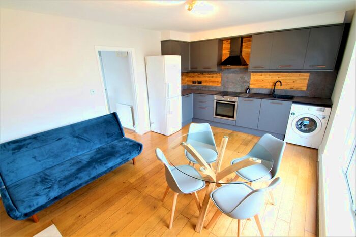 1 Bedroom Flat To Rent In Valley Hill, Loughton, IG10