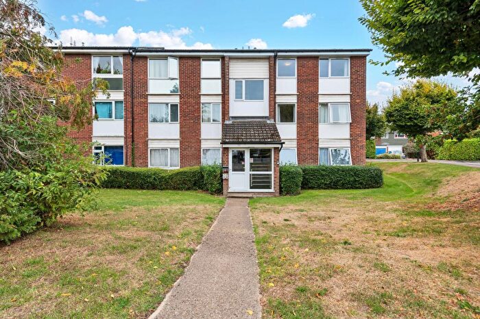 2 Bedroom Flat For Sale In Tennyson Close, Royston, SG8