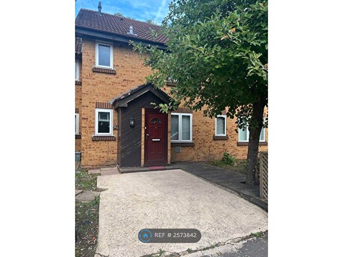1 Bedroom Semi-Detached House To Rent In Albany Park, Slough, SL3