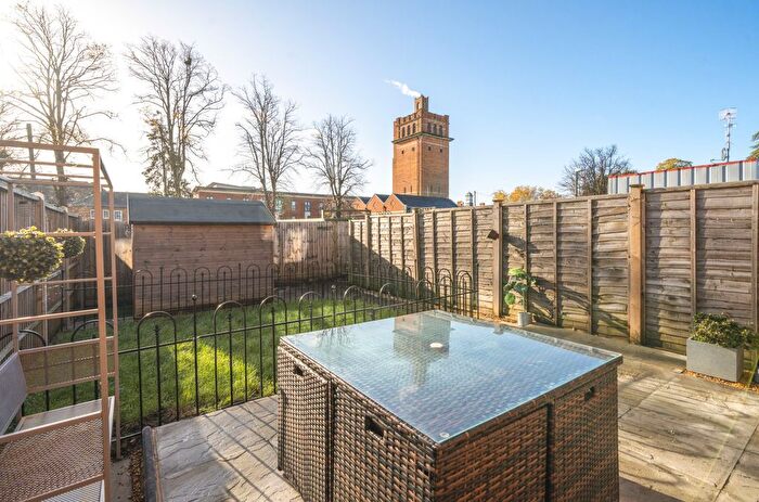 3 Bedroom Terraced House For Sale In Pinewood Way, Chichester, PO19