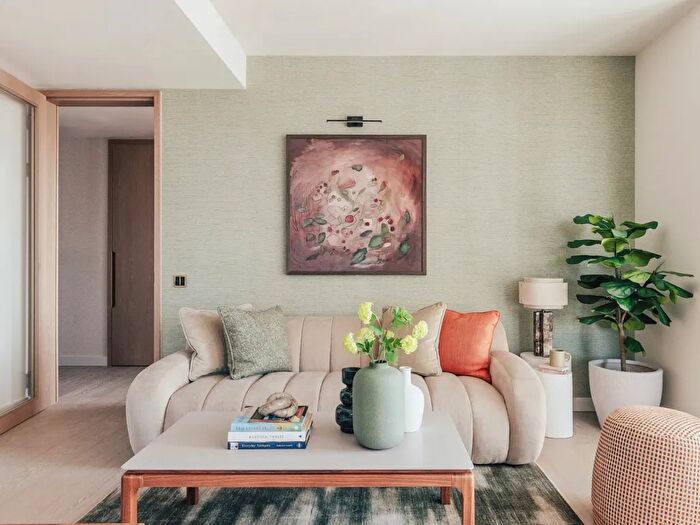 2 Bedroom Flat To Rent In , SW8