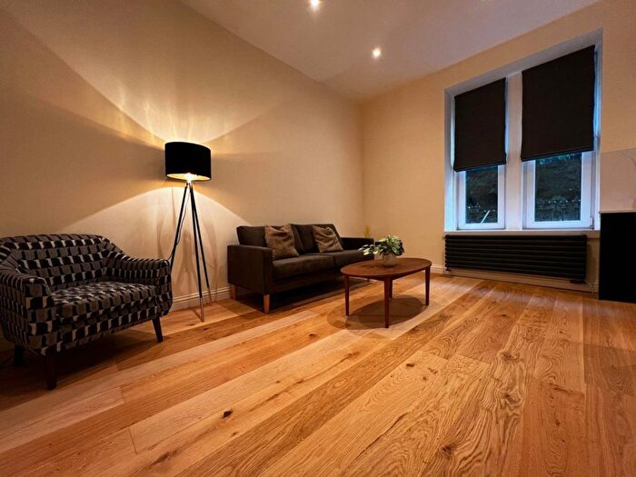 2 Bedroom Flat To Rent In Flat Garland Place, Dundee, DD3