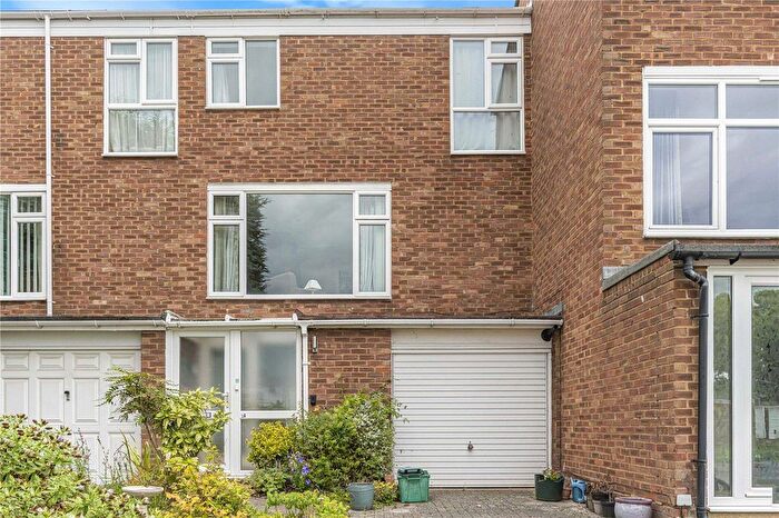 3 Bedroom Town House For Sale In Mapleton Close, Bromley, BR2
