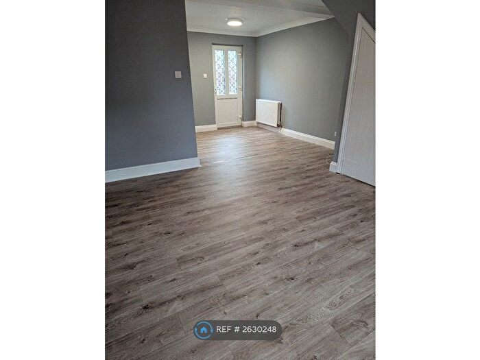 2 Bedroom End Of Terrace House To Rent In Fairfax Mews, Colchester, CO2