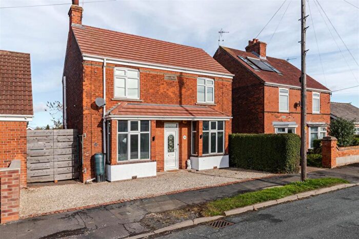 3 Bedroom Detached House For Sale In Cemetery Road, Winterton, Scunthorpe, DN15