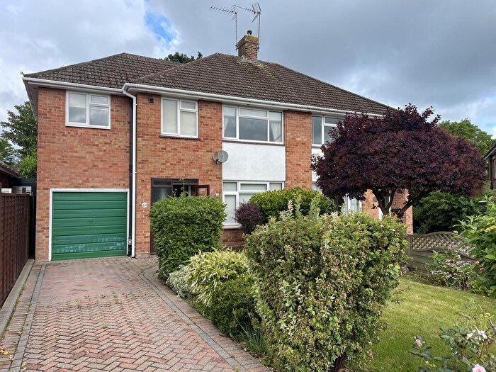 3 Bedroom Semi Detached House For Sale In Cedar Close, Hedge End, SO30