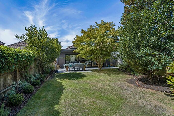 3 Bedroom Bungalow For Sale In Garden City, Thame, Oxfordshire, OX9
