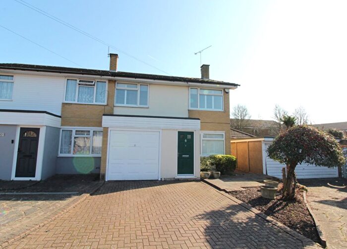 3 Bedroom Semi Detached House To Rent In Grassmere Road, RM11