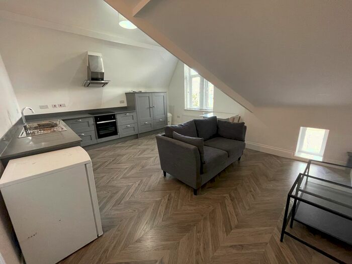 2 Bedroom Flat To Rent In Connaught Road, Roath, CF24