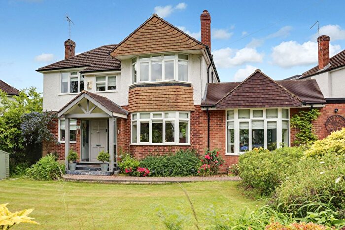 4 Bedroom Detached House For Sale In Bridle Road, Claygate, KT10