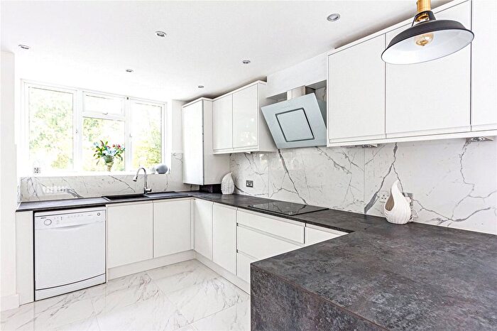 3 Bedroom Detached House To Rent In College Green, London, SE19