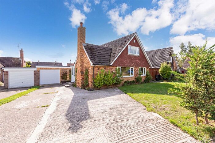 4 Bedroom Detached House For Sale In Farnham Lane, Burnham, SL2