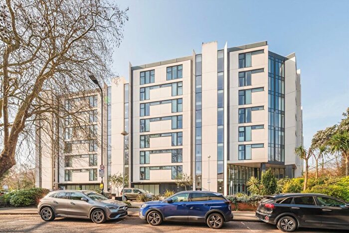 2 Bedroom Flat To Rent In Colonial Drive, Chiswick, W4