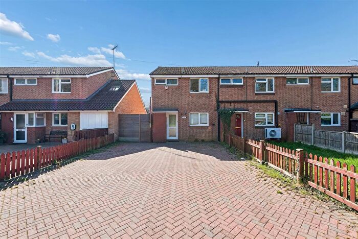 3 Bedroom End Terrace House For Sale In Ashburnham Walk, Stevenage, SG2