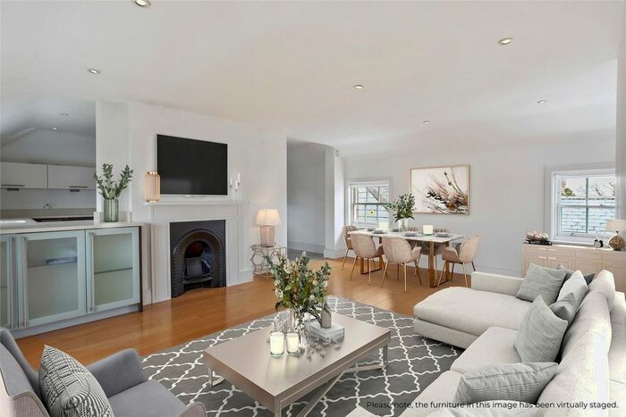 2 Bedroom Flat For Sale In Nizels Knoll, Nizels Lane, Hildenborough, Tonbridge, TN11