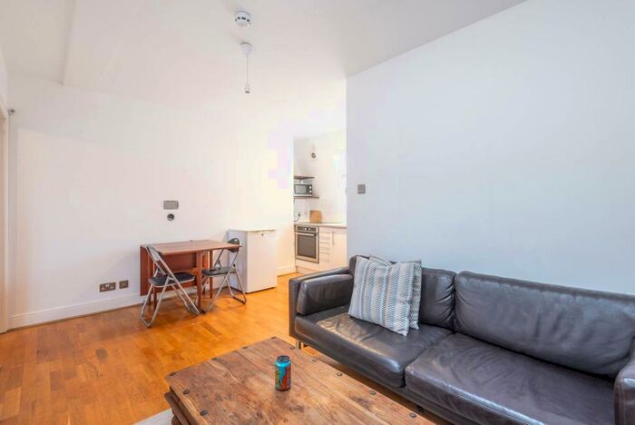 1 Bedroom Flat To Rent In Camden Street, Camden, London, NW1