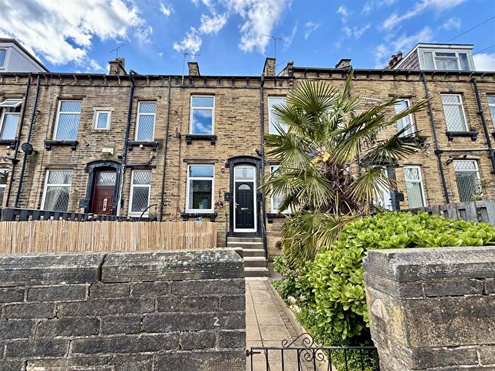 2 Bedroom Terraced House For Sale In Vine Terrace East, Bradford, BD8
