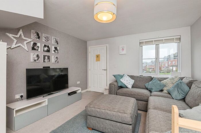 3 Bedroom Semi-detached House For Sale In Rhubarb Hill, Wakefield, WF2