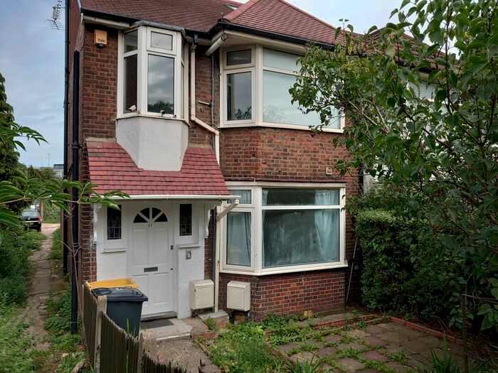 Studio To Rent In Western Avenue, London, W3