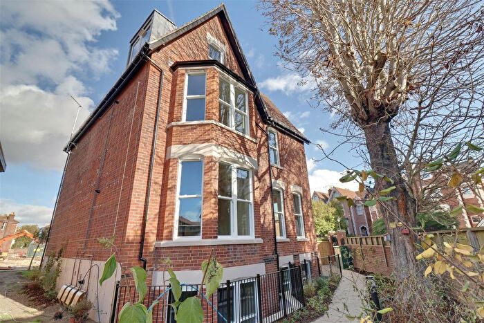 2 Bedroom Flat For Sale In Grove Road South, Southsea, PO5