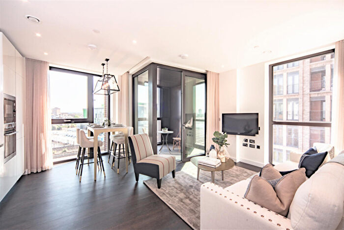 2 Bedroom Flat To Rent In Thornes House, Nine Elms, SW11