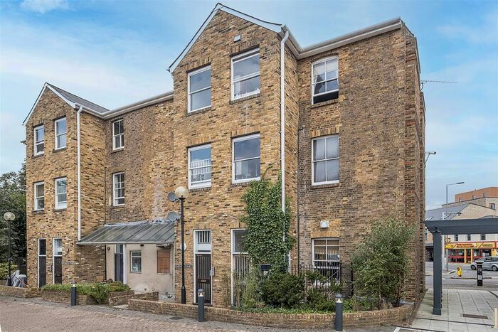 1 Bedroom Flat To Rent In Bridle Close, Kingston Upon Thames, KT1