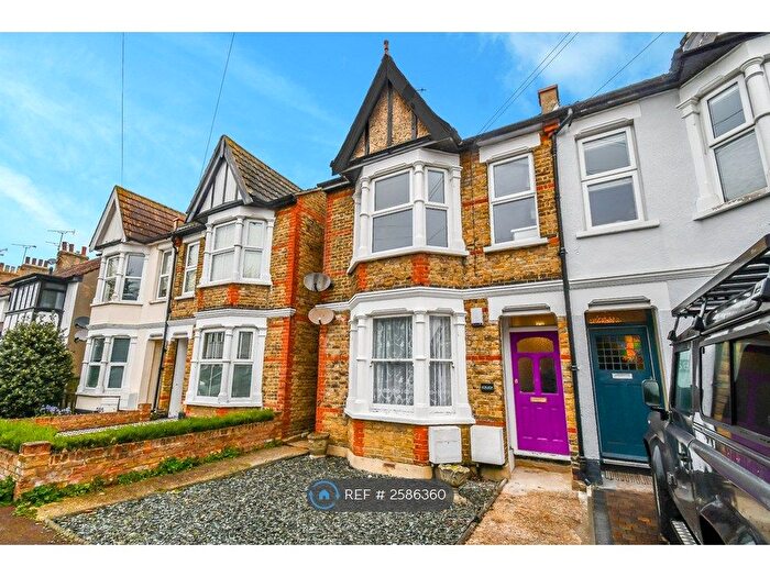 2 Bedroom Flat To Rent In Grange Road, Leigh-On-Sea, SS9