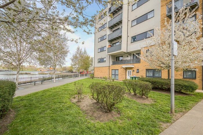 2 Bedroom Flat To Rent In Mere Road, London, SE2