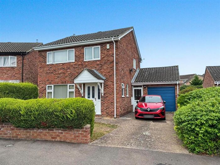 3 Bedroom Detached House For Sale In Beaufort Way, Bedford, MK41