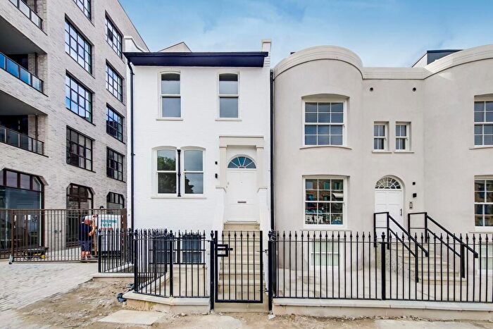 2 Bedroom Flat To Rent In Corbridge Crescent, London Fields, London, E2