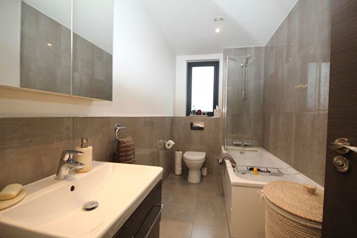 1 Bedroom Flat For Sale In High Street, Harrow, Middlesex, HA3