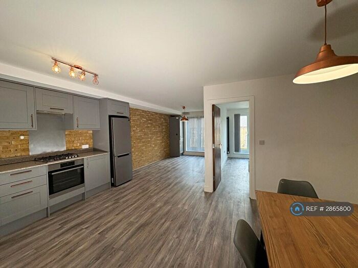 3 Bedroom Flat To Rent In Brick Lane, London, E1