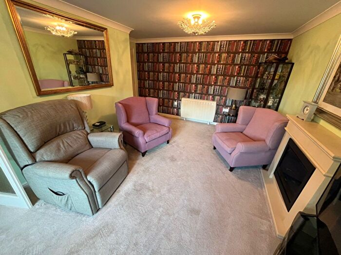 1 Bedroom Flat To Rent In Prices Lane, Reigate, RH2