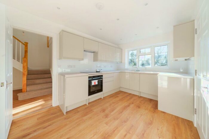 4 Bedroom Detached House To Rent In Chauntry Road Maidenhead, SL6