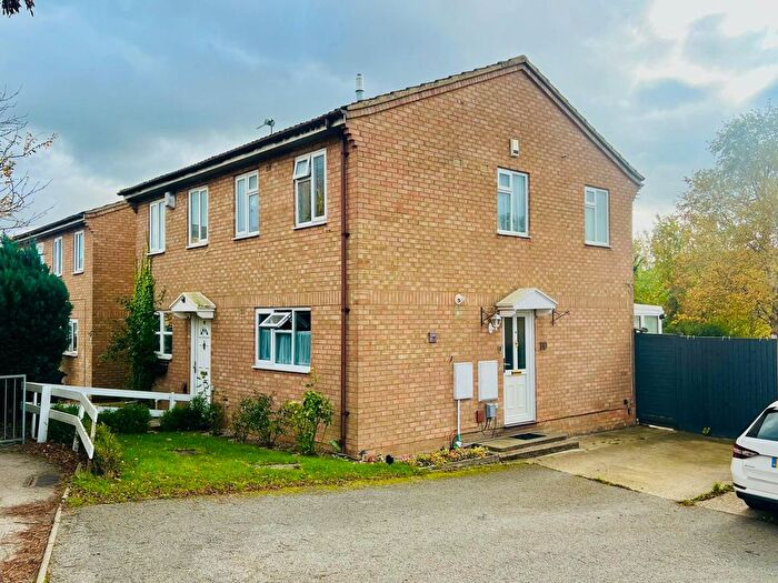 2 Bedroom Semi Detached House To Rent In Falstone Green, Luton, Bedfordshire, LU2