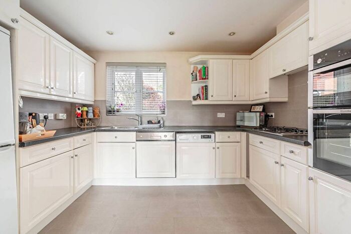 2 Bedroom Flat For Sale In Uxbridge Road, Pinner, HA5