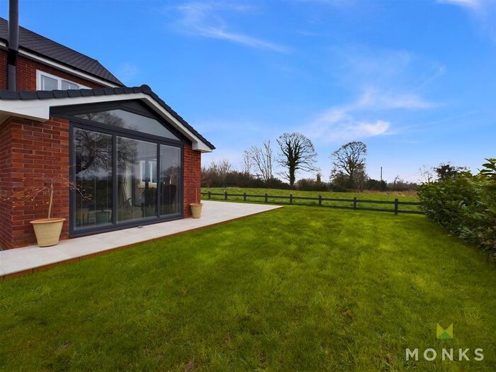 3 Bedroom Semi-Detached House For Sale In Garside Close, Hengoed, Oswestry, SY10
