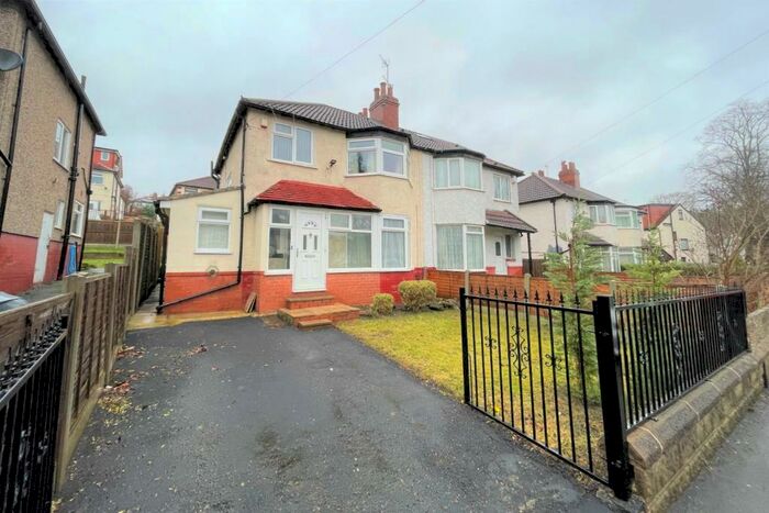 3 Bedroom Semi-Detached House To Rent In Roundhay Mount, Leeds, West Yorkshire, LS8