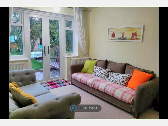 2 Bedroom Maisonette To Rent In Acacia Road, Leamington Spa, CV32