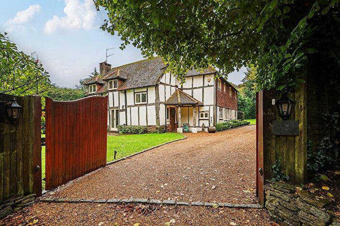 5 Bedroom Barn Conversion To Rent In Gravelpits Lane, Gomshall, Guildford, GU5