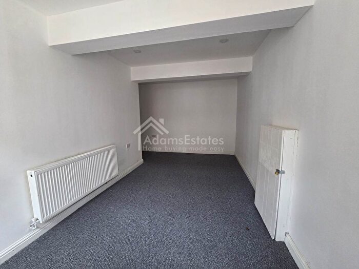 1 Bedroom Flat To Rent In Daisy Hill, Dewsbury, WF13