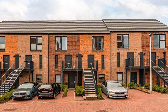 2 Bedroom Maisonette For Sale In Cunningham Square, Edinburgh, EH15