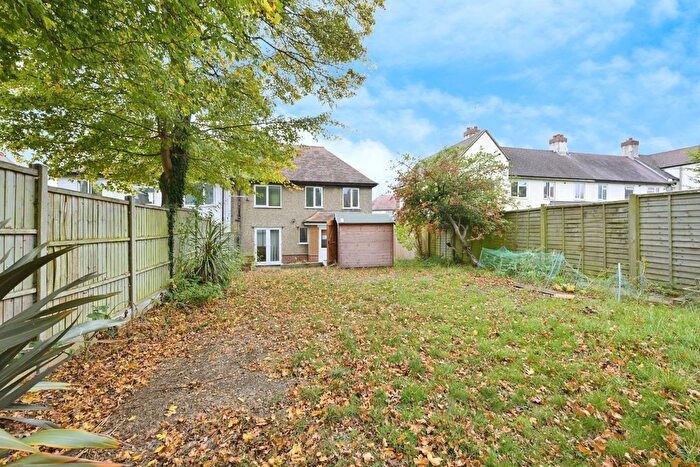 3 Bedroom Semi-Detached House For Sale In Rothesay Road, Northampton, NN2