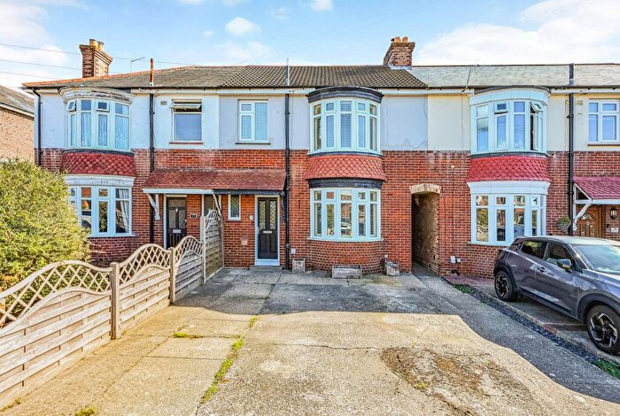 3 Bedroom House For Sale In Birdwood Grove, Fareham, PO16