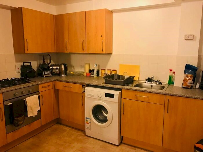 1 Bedroom Flat To Rent In Clayton Road, Hayes, UB3